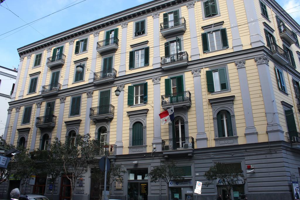 Be Italian Flat Duomo 319 Bed & Breakfast Napoli Exterior foto