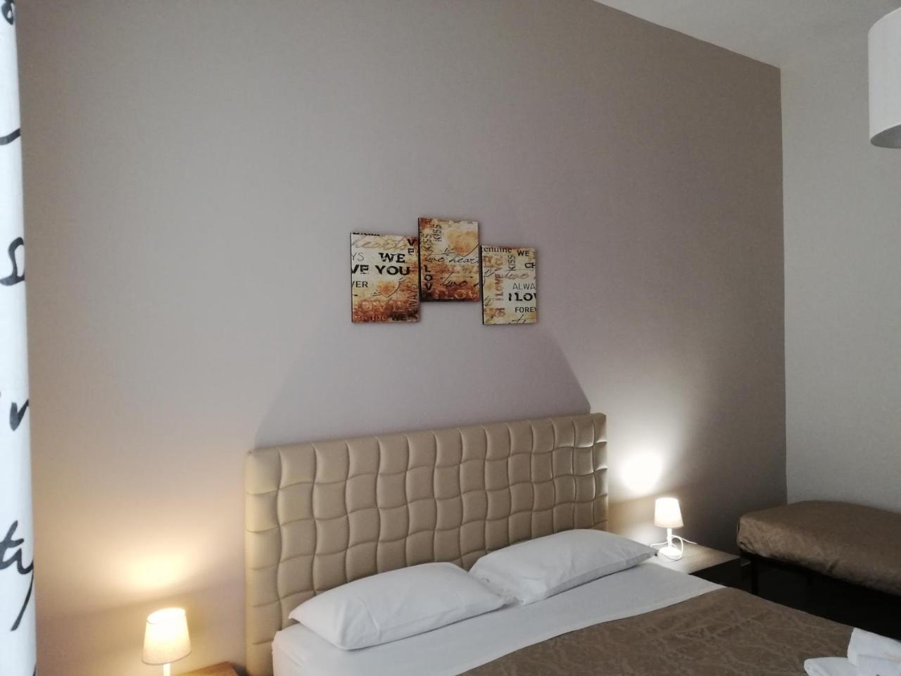 Be Italian Flat Duomo 319 Bed & Breakfast Napoli Exterior foto
