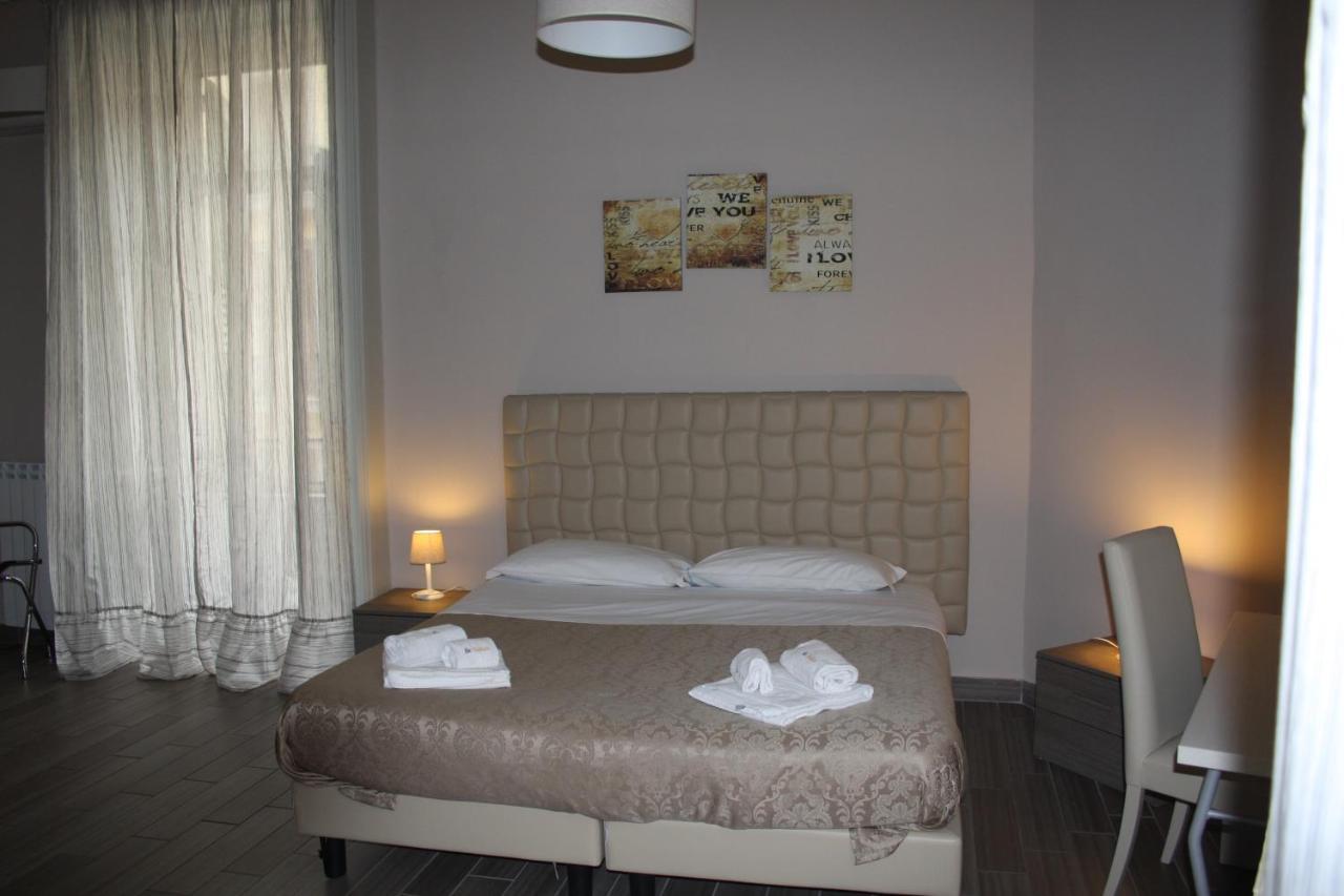 Be Italian Flat Duomo 319 Bed & Breakfast Napoli Exterior foto