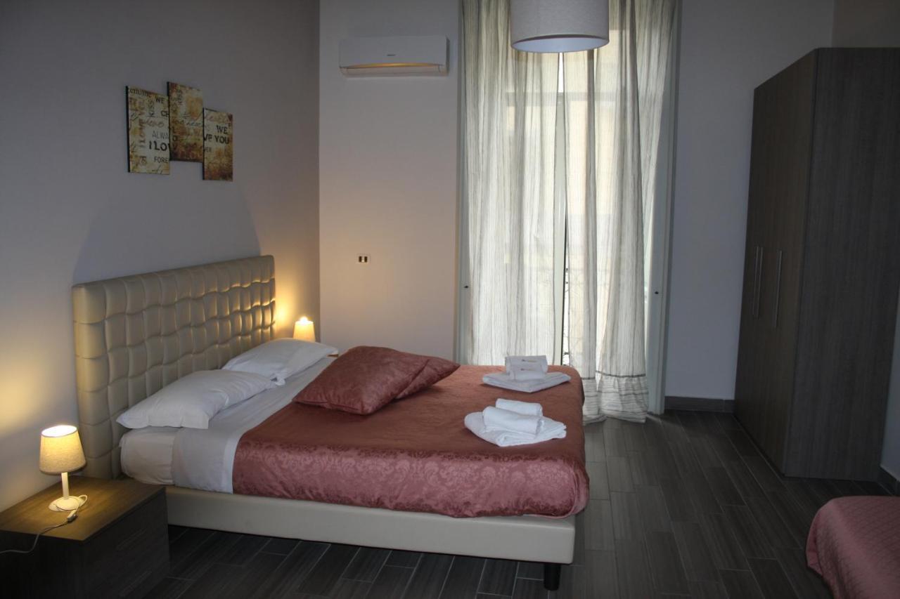 Be Italian Flat Duomo 319 Bed & Breakfast Napoli Exterior foto