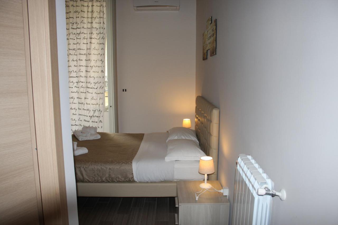 Be Italian Flat Duomo 319 Bed & Breakfast Napoli Exterior foto